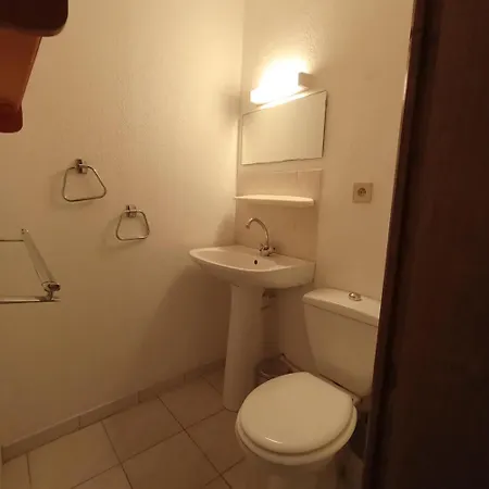 6impdes10 Pour 6 Personnes Idealement Situe Collioure